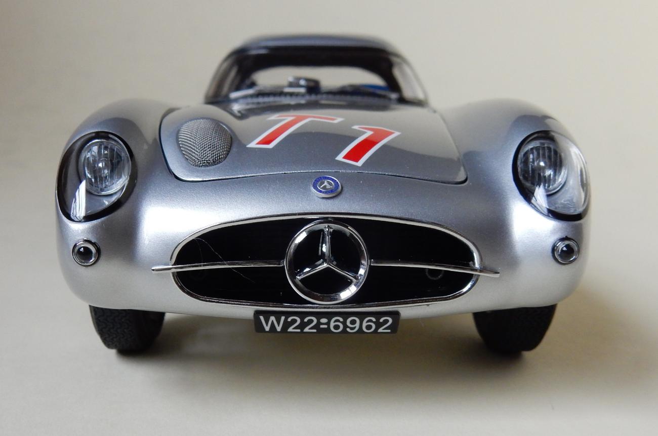 Maquette Mercedes 300 SLR Uhlenhaut Coupé 1955 1:18 Maisto - Argent, Portes Ouvrantes, Métal